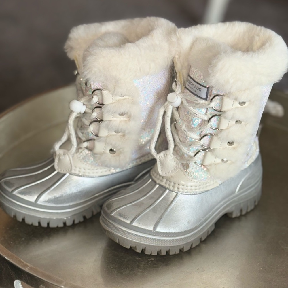 London Fog Silver and Cream Winter Boots for girls size 11
